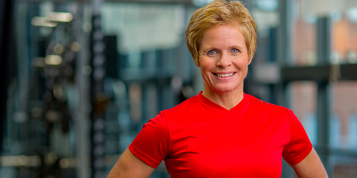 vp_vp_all_1200x600_1907_hilde_gp_portrait_red_t-shirt.jpg